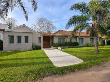 Casa Venta Club de Campo Aranzazu Pileta Seguridad