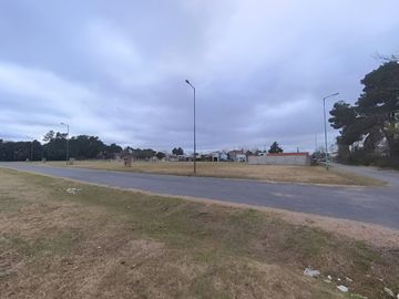 Lotes en venta en Lujan de 300 m2 dueño financia
