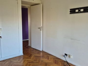 VENTA DEPTO 2 AMB. BALVANERA CON 2 COCHERAS A/CRED