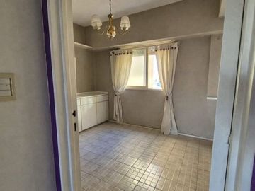 VENTA DEPTO 2 AMB. BALVANERA CON 2 COCHERAS A/CRED