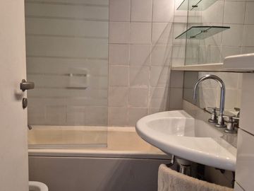 VENTA DEPTO 2 AMB. BALVANERA CON 2 COCHERAS A/CRED