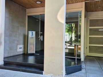 VENTA DEPTO 2 AMB. BALVANERA CON 2 COCHERAS A/CRED