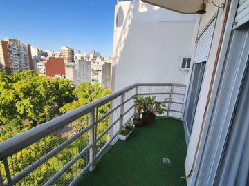 VENTA DEPTO 2 AMB. BALVANERA CON 2 COCHERAS A/CRED