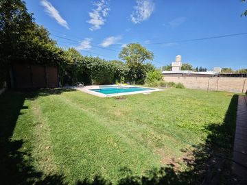 CASA 3 DORMITORIOS + PILETA B°GRANJA DE FUNES