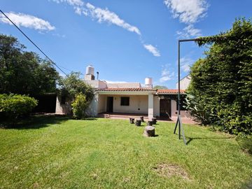 CASA 3 DORMITORIOS + PILETA B°GRANJA DE FUNES