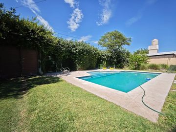 CASA 3 DORMITORIOS + PILETA B°GRANJA DE FUNES