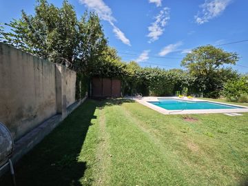 CASA 3 DORMITORIOS + PILETA B°GRANJA DE FUNES