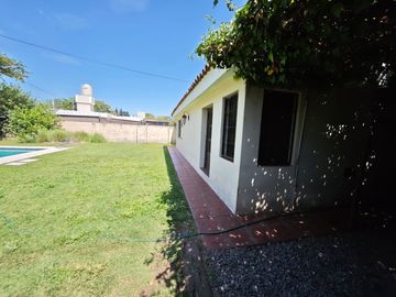 CASA 3 DORMITORIOS + PILETA B°GRANJA DE FUNES