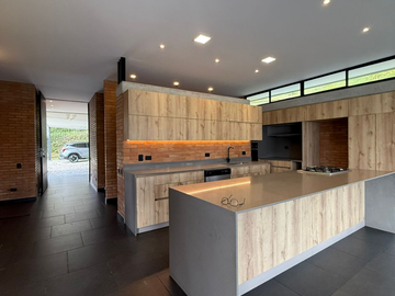 HERMOSA CASA EN VENTA EN SENDEROS DEL RETIRO