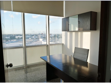 Oficina 408 en renta de 55 m2 en corporativo Malecón, Cancún