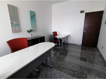 Oficina 408 en renta de 55 m2 en corporativo Malecón, Cancún
