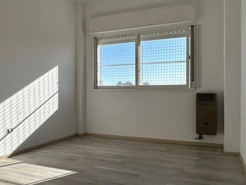 VENTA 4 AMB C/COCHERA EN FLORES