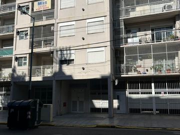 VENTA 4 AMB C/COCHERA EN FLORES