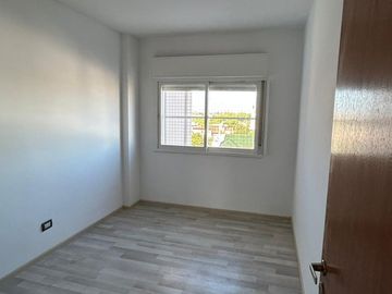 VENTA 4 AMB C/COCHERA EN FLORES