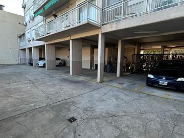 VENTA 4 AMB C/COCHERA EN FLORES