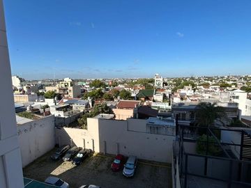VENTA 4 AMB C/COCHERA EN FLORES