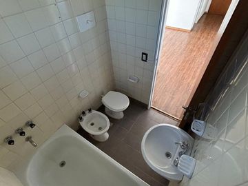 VENTA 4 AMB C/COCHERA EN FLORES