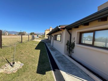 ALQUILER CASA B° PRIVADO CLUB CAMPO ROCA