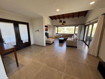 ALQUILER CASA B° PRIVADO CLUB CAMPO ROCA