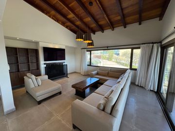 ALQUILER CASA B° PRIVADO CLUB CAMPO ROCA