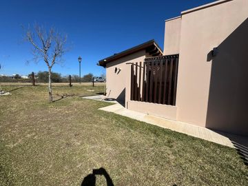 ALQUILER CASA B° PRIVADO CLUB CAMPO ROCA
