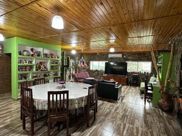 VENTA CASA LOS ALISOS 2 DORM+MONOAMBIENTE C/PILETA