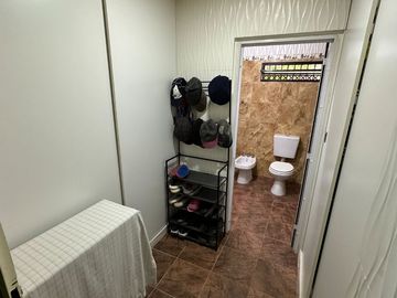 VENTA CASA LOS ALISOS 2 DORM+MONOAMBIENTE C/PILETA