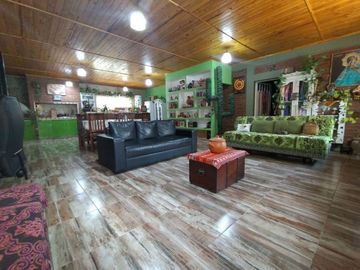 VENTA CASA LOS ALISOS 2 DORM+MONOAMBIENTE C/PILETA