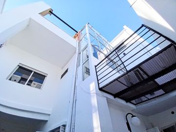 VENTA CASA 7 AMBIENTES EN LA PLATA COCHERA TERRAZA