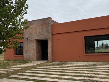 CASA EN VENTA A ESTRENAR LA FEDERALA, LOBOS