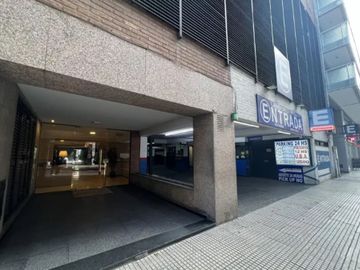 Cochera  Recioleta Uriburi 1000  bajas expensas