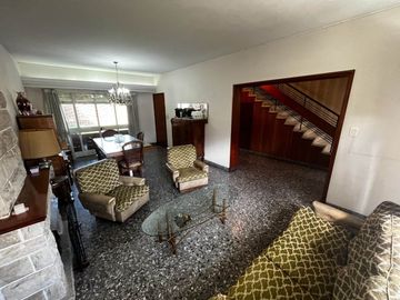 Vta casa 3 amb .dep cochera, jardin, trrza y blcon