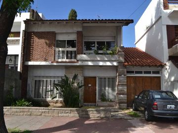 Vta casa 3 amb .dep cochera, jardin, trrza y blcon