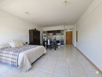 MONOAMBIENTE CON BALCÓN Y COCHERA EN MATADEROS