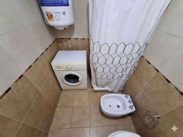 MONOAMBIENTE CON BALCÓN Y COCHERA EN MATADEROS
