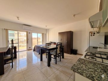 MONOAMBIENTE CON BALCÓN Y COCHERA EN MATADEROS