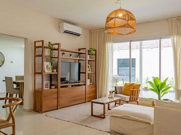 CASA DE 3 DORMIS - EN VENTA - GALERIA Y JARDIN