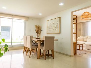 CASA DE 3 DORMIS - EN VENTA - GALERIA Y JARDIN