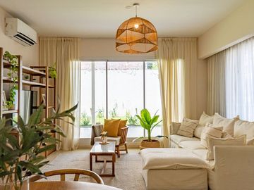 CASA DE 3 DORMIS - EN VENTA - GALERIA Y JARDIN