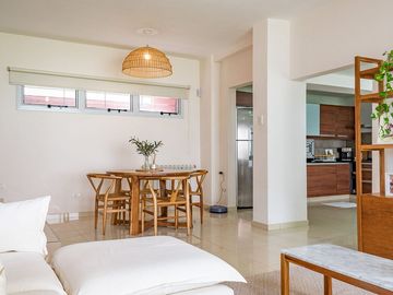 CASA DE 3 DORMIS - EN VENTA - GALERIA Y JARDIN