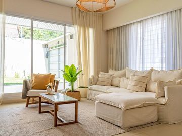 CASA DE 3 DORMIS - EN VENTA - GALERIA Y JARDIN