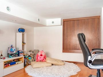 CASA DE 3 DORMIS - EN VENTA - GALERIA Y JARDIN