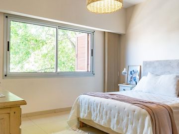 CASA DE 3 DORMIS - EN VENTA - GALERIA Y JARDIN