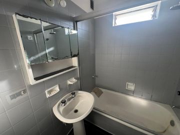 VENTA 3 AMBIENTES BALCON  A REFACCIONAR COLEGIALES