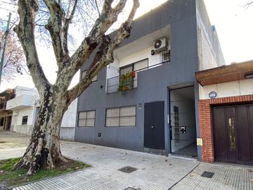 Venta PH 2 Ambientes con Patio - Parque Avellaneda