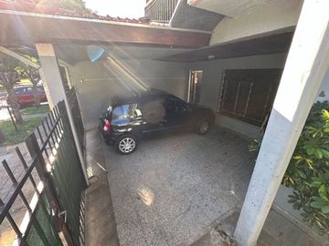 VENTA CASA 3 AMB + 2 DEPTOS. VILLA ADELINA
