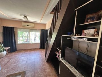 VENTA CASA 3 AMB + 2 DEPTOS. VILLA ADELINA