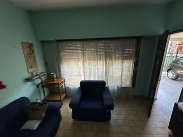 VENTA CASA 3 AMB + 2 DEPTOS. VILLA ADELINA
