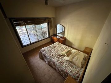 VENTA CASA 3 AMB + 2 DEPTOS. VILLA ADELINA