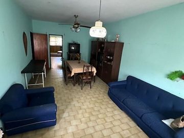 VENTA CASA 3 AMB + 2 DEPTOS. VILLA ADELINA